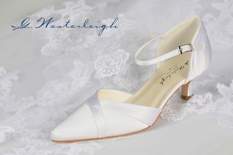 Biele špicaté svadobné topánky  - Obrázok č. 1