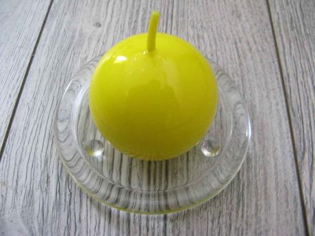 Sviečka guľa 6 cm citrónovožltá lakovaná - Obrázok č. 1