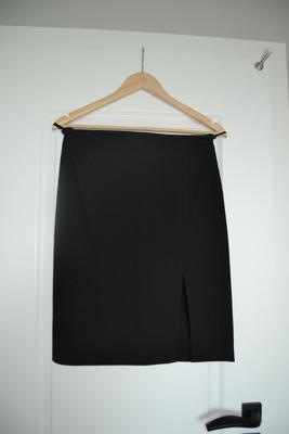 Čierna elastická sukňa s rozparkom, veľ. 40 - Obrázok č. 1